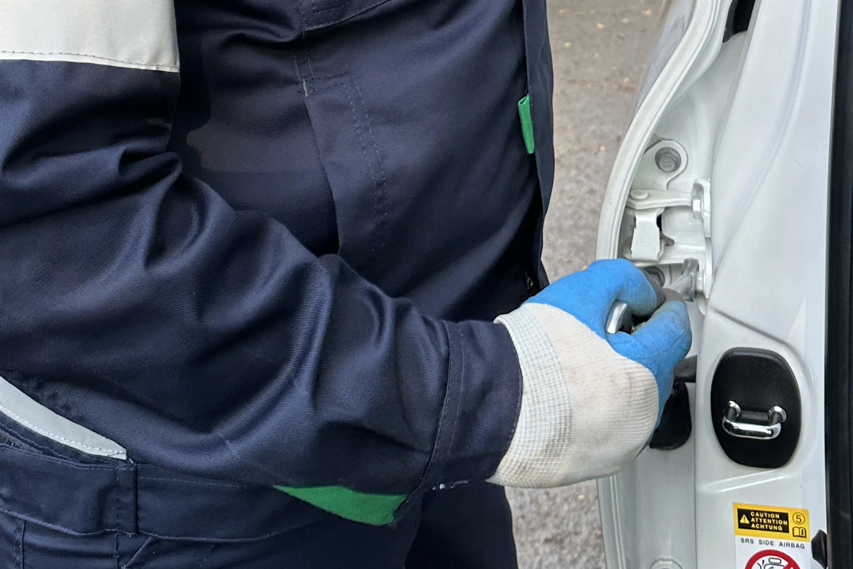Door locks repair and adjustment